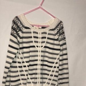 Dillards GB Girls Sweater Sz.S Black metal detail